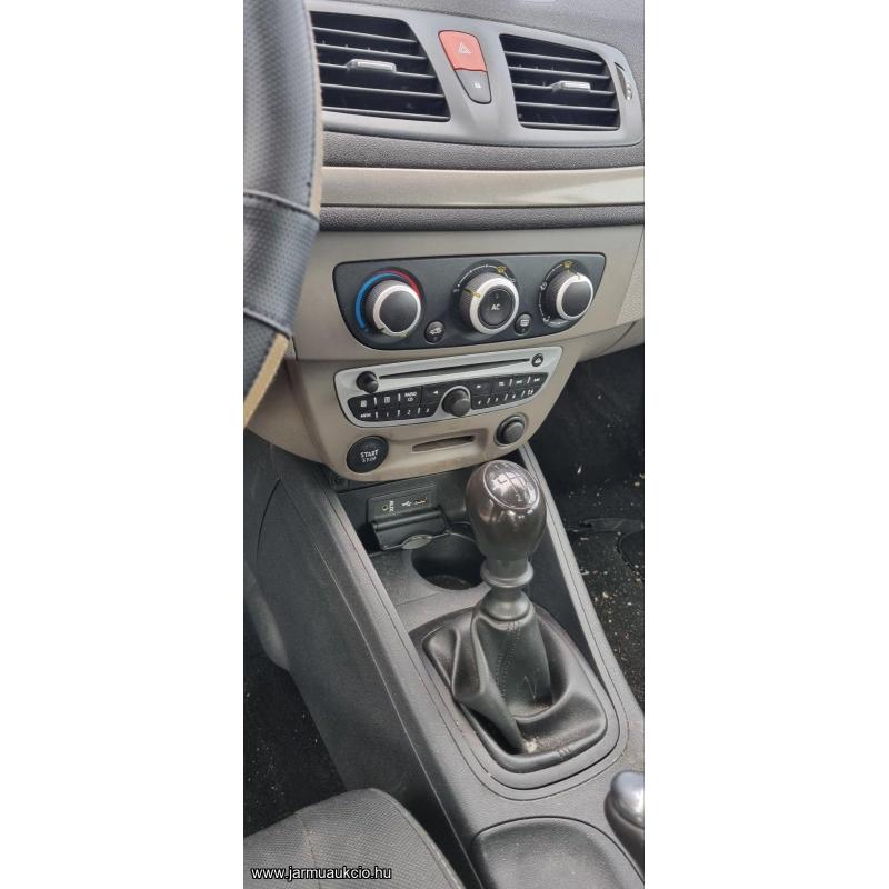 2011 Renault Megane 1.5 Diesel, manuális 6 sebességes - kulcs nincs! - kizárólag bontásra!