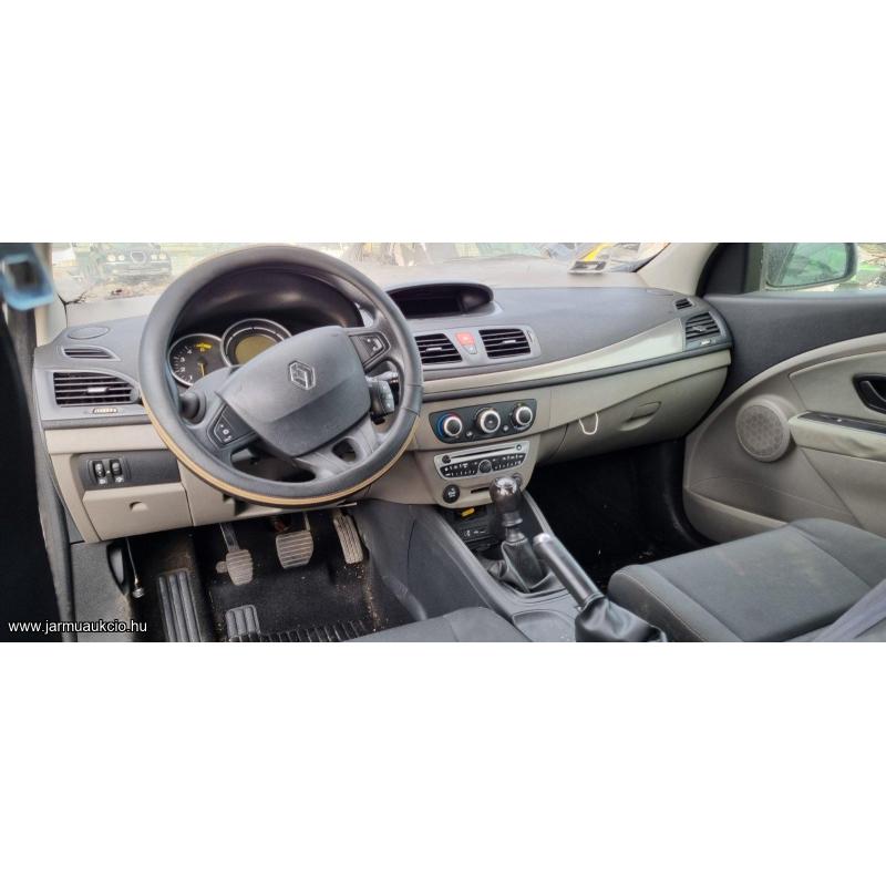 2011 Renault Megane 1.5 Diesel, manuális 6 sebességes - kulcs nincs! - kizárólag bontásra!
