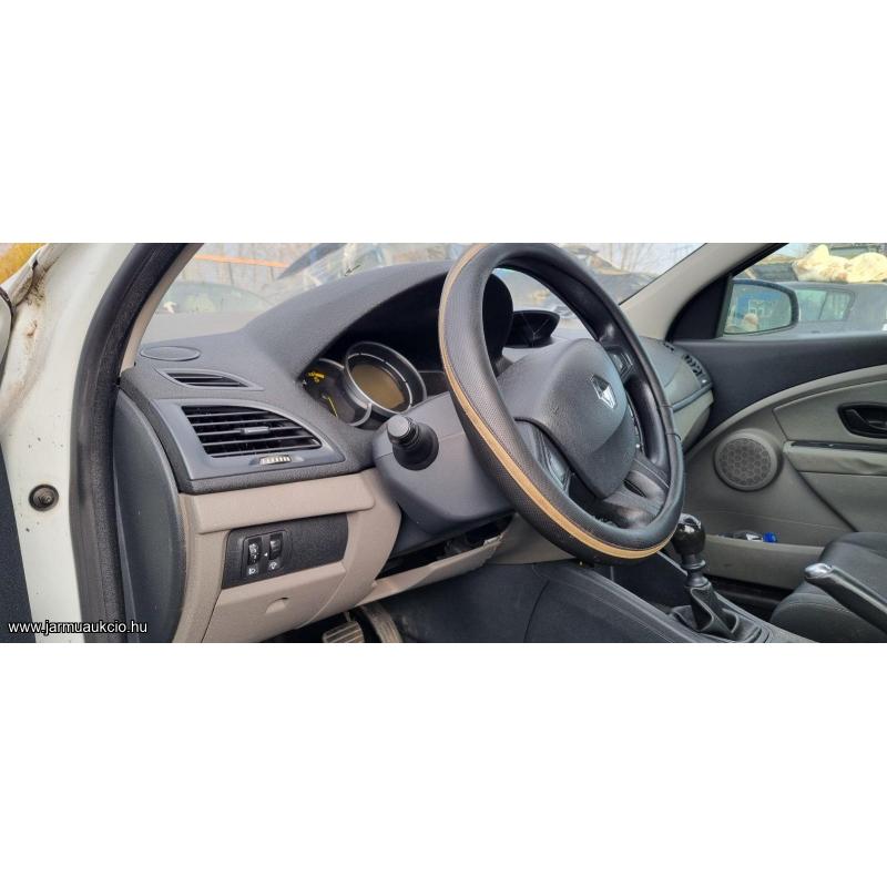 2011 Renault Megane 1.5 Diesel, manuális 6 sebességes - kulcs nincs! - kizárólag bontásra!
