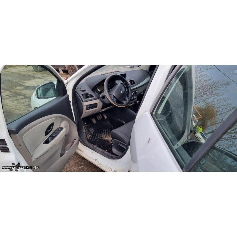 2011 Renault Megane 1.5 Diesel, manuális 6 sebességes - kulcs nincs! - kizárólag bontásra!