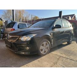 2011 Hyundai I30 CW 1.6 dízel, 6 sebességes mechanikus váltó, kulcs nélkül - kizárólag bontásra