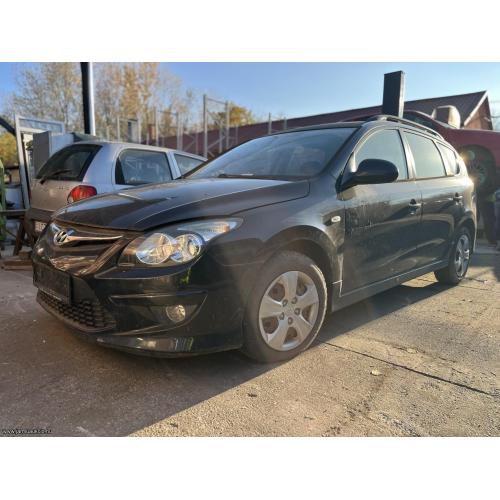 2011 Hyundai I30 CW 1.6 dízel, 6 sebességes mechanikus váltó, kulcs nélkül - kizárólag bontásra