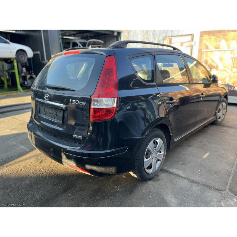 2011 Hyundai I30 CW 1.6 dízel, 6 sebességes mechanikus váltó, kulcs nélkül - kizárólag bontásra