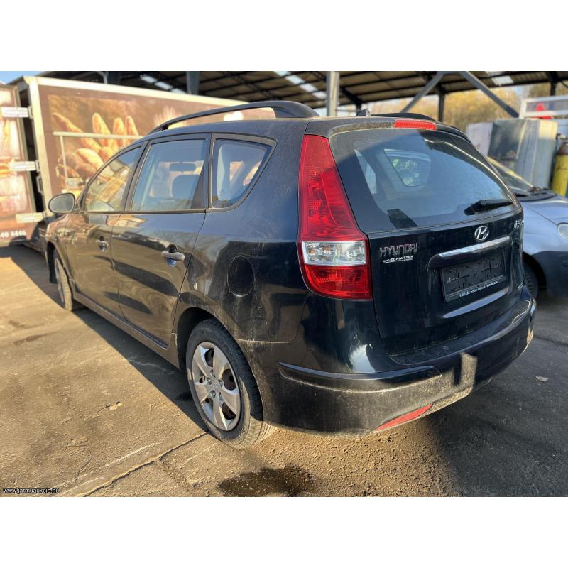 2011 Hyundai I30 CW 1.6 dízel, 6 sebességes mechanikus váltó, kulcs nélkül - kizárólag bontásra