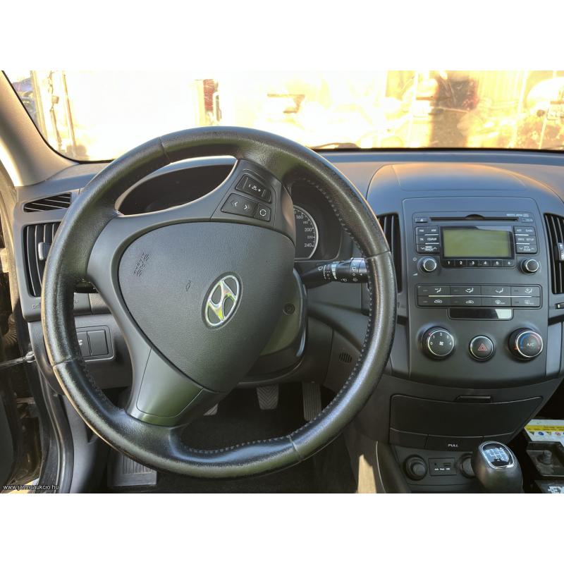 2011 Hyundai I30 CW 1.6 dízel, 6 sebességes mechanikus váltó, kulcs nélkül - kizárólag bontásra