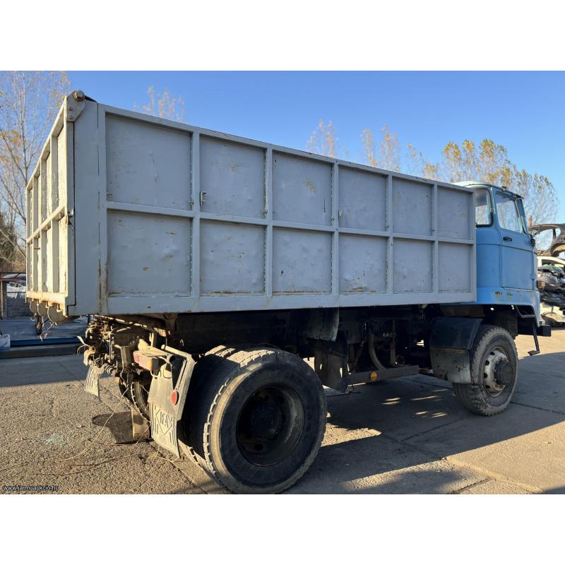 1989 IFA L60 4x4, 9160 ccm dízel, mechanikus váltóval, magasított plató felépítménnyel - kizárólag bontásra