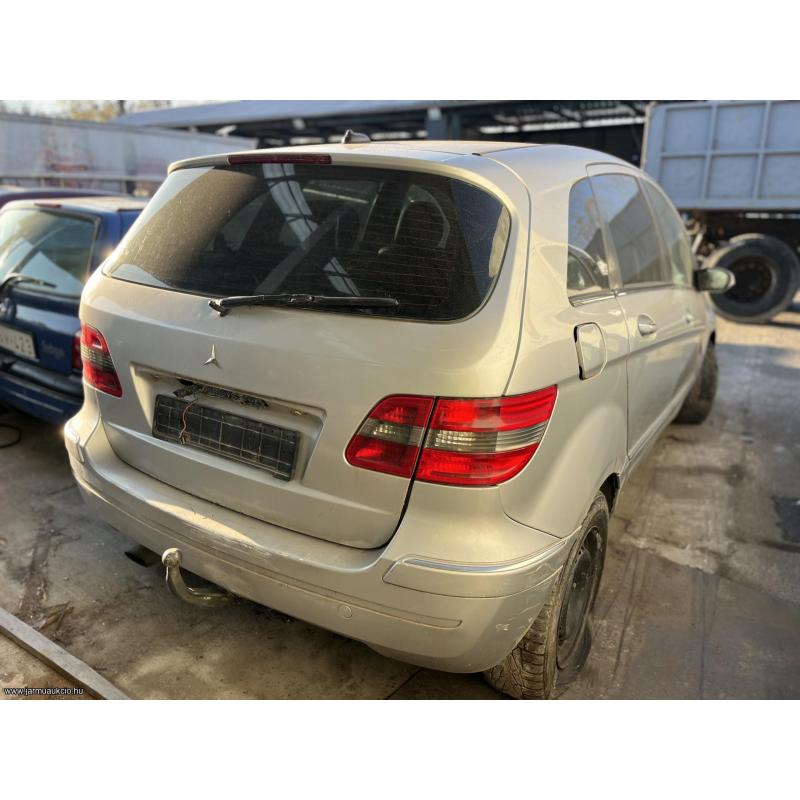 2005 Mercedes B200 cdi, 6 sebességes mechanikus váltó, kulcs nélkül - kizárólag bontásra